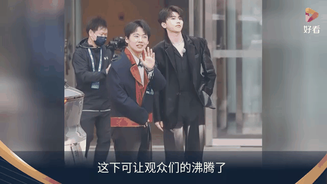 浓眉哥回归赛场，高光表现首场状态亮眼，塞尔维亚队观众沸腾！
