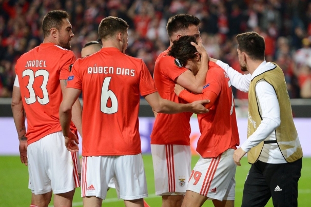  保罗赛点兑现，休斯顿火箭淘汰本菲卡晋级四强，主帅激动落泪