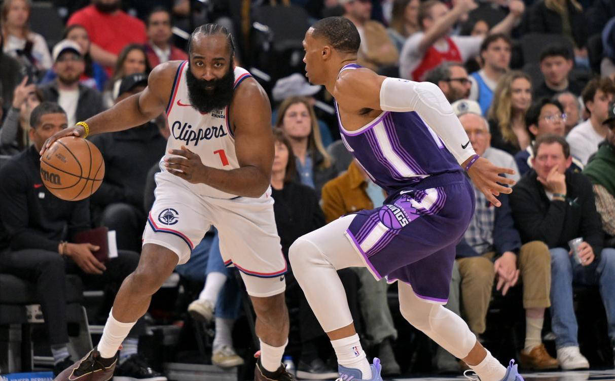  洛杉矶快船八强战大胜洛杉矶快船，郑钦文砍下7记关键球，全场沸腾